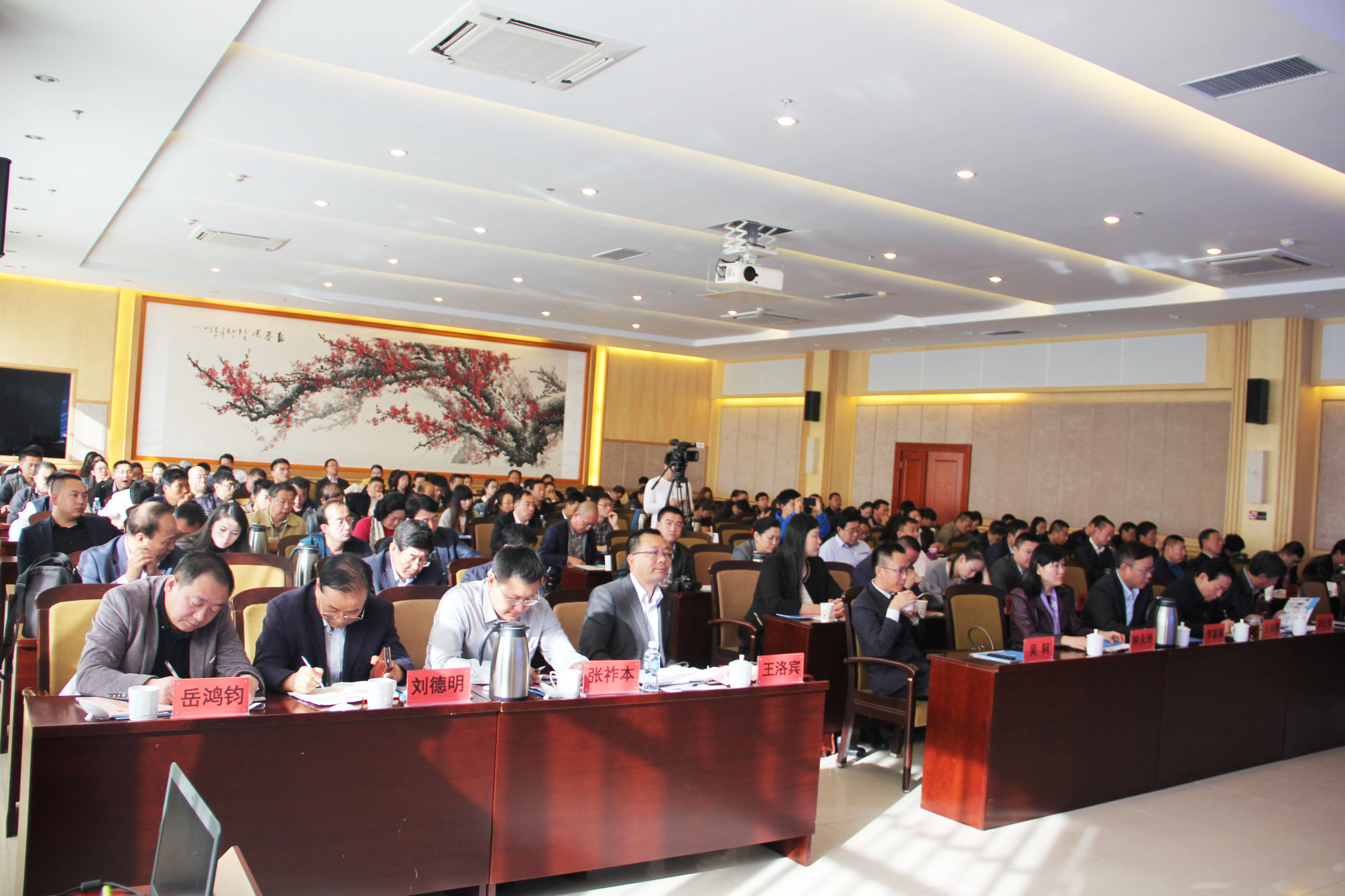 現(xiàn)代傳媒與互聯(lián)網(wǎng)應(yīng)用培訓會在呼和浩特順利召開