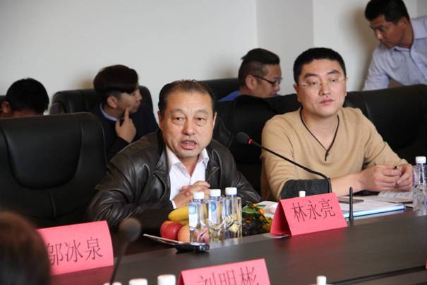 內蒙古農(nóng)牧業(yè)產(chǎn)業(yè)化龍頭企業(yè)協(xié)會執(zhí)行會長林永亮主持會議.JPG